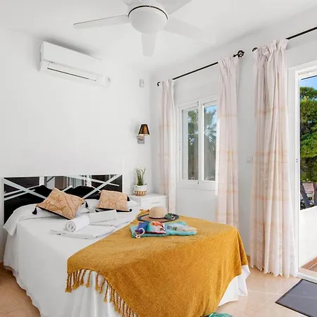 Kirsty - Plusholidays Villa